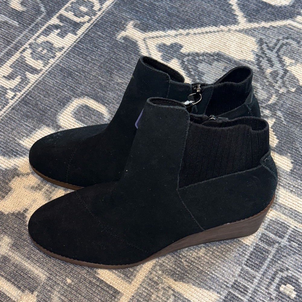 Tom’s Sadie black heeled wedges size 12 new with tags!